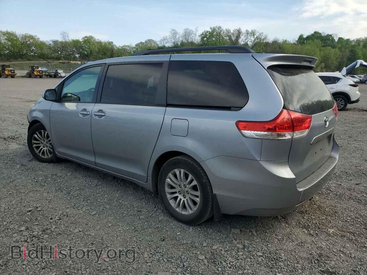 2011 TOYOTA All Models - VIN: 5TDYK3DC9BS130636 - Фото 2