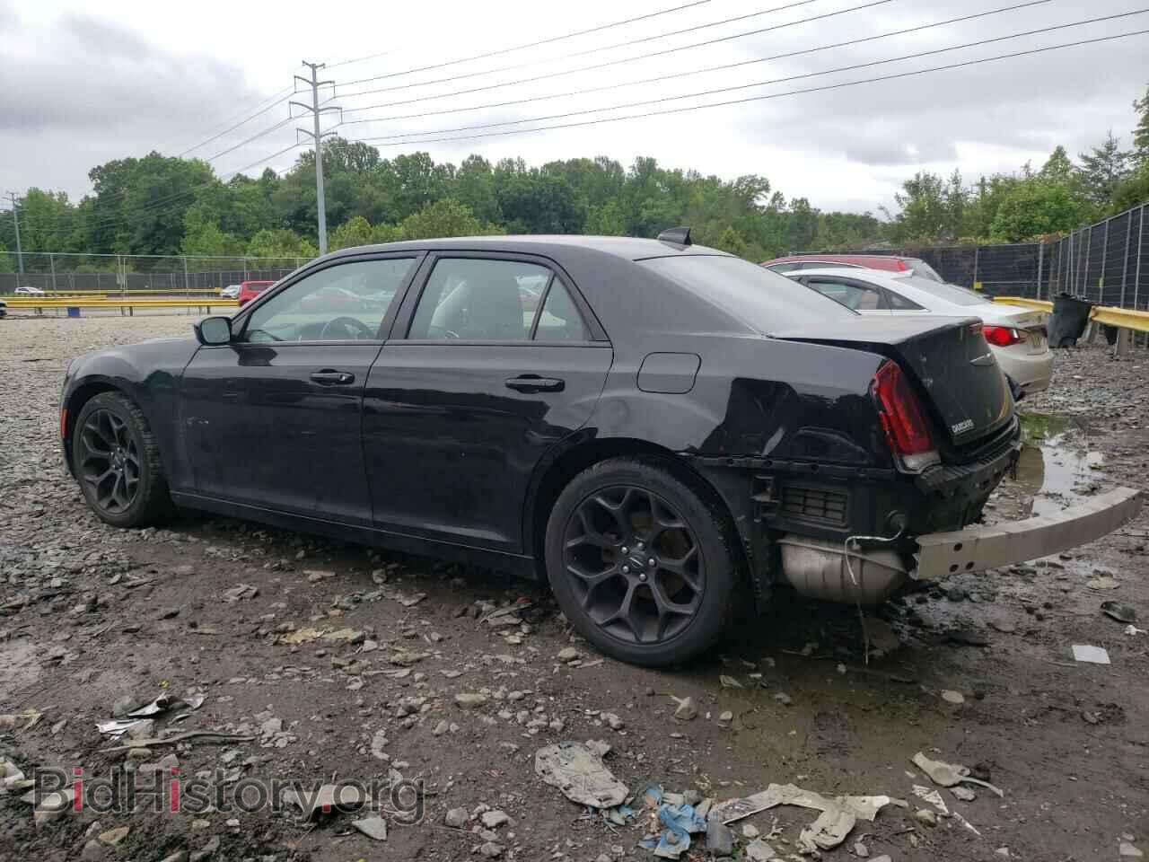 2019 CHRYSLER 300 - VIN: 2C3CCAAG7KH577729 - Фото 2