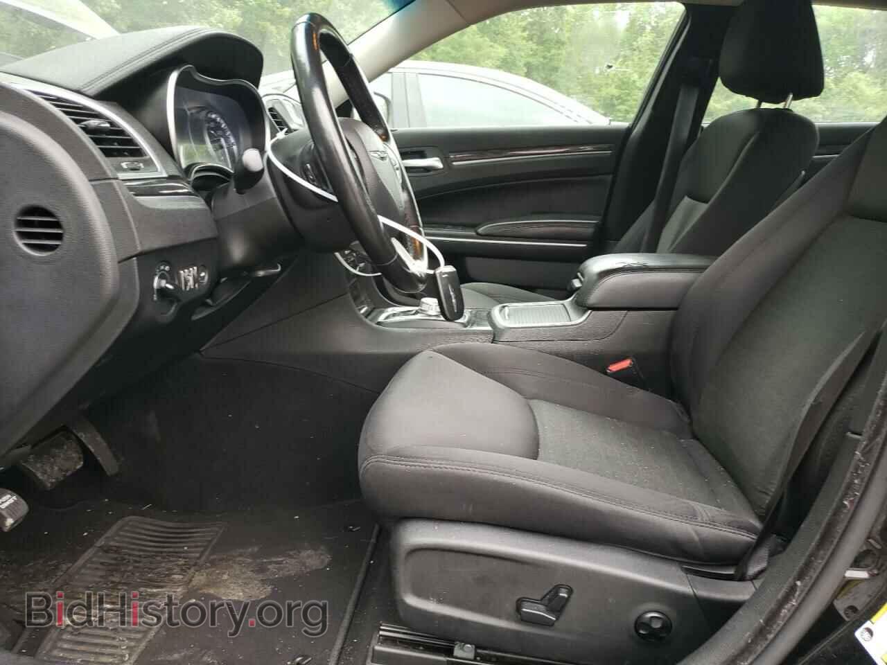 2019 CHRYSLER 300 - VIN: 2C3CCAAG7KH577729 - Фото 7