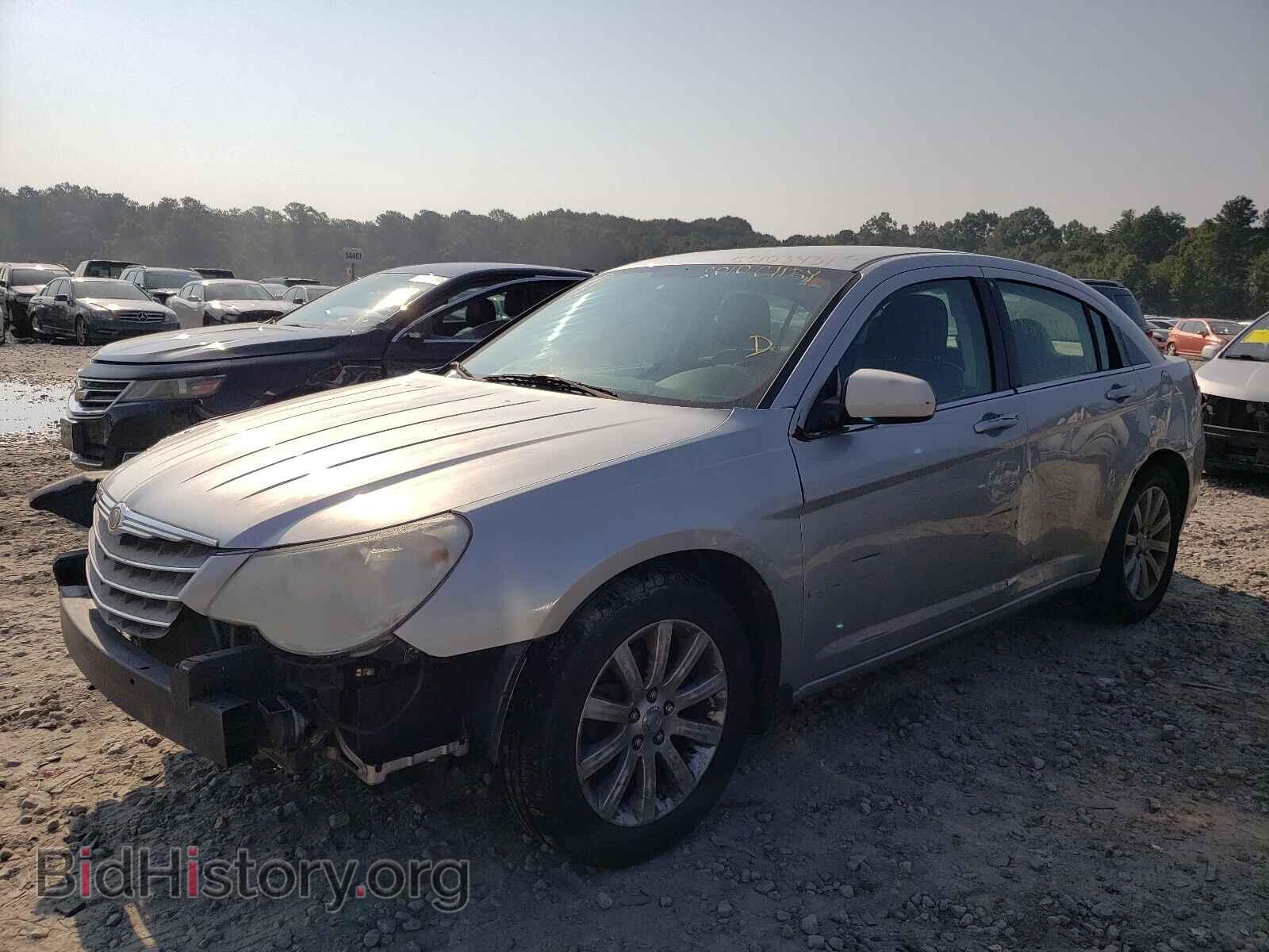 2010 CHRYSLER SEBRING - VIN: 1C3CC5FB4AN142578 - Фото 2