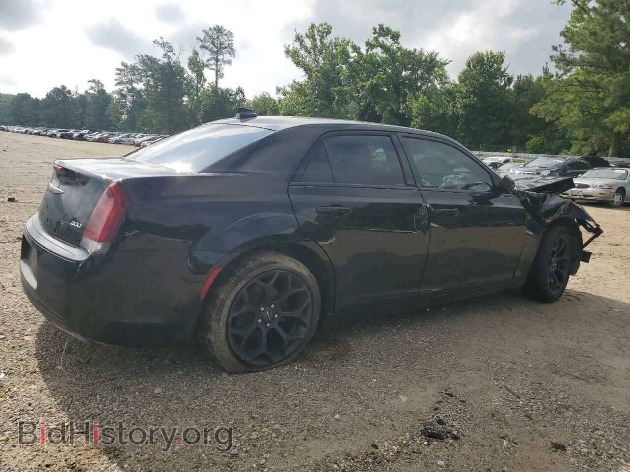 2019 CHRYSLER 300 - VIN: 2C3CCAAG4KH590227 - Фото 3