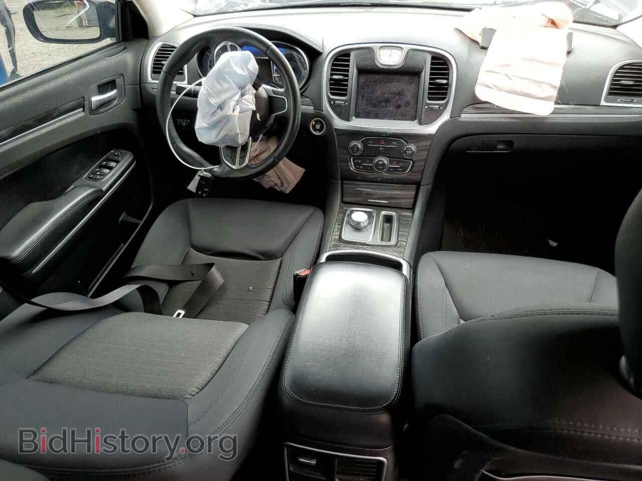 2019 CHRYSLER 300 - VIN: 2C3CCAAG4KH590227 - Фото 8