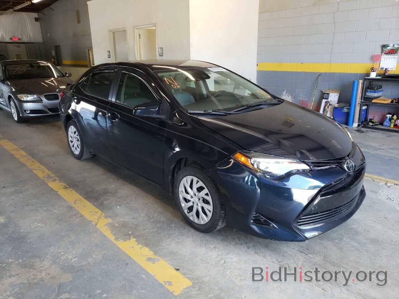 Photo 5YFBURHE0JP778257 - TOYOTA COROLLA 2018