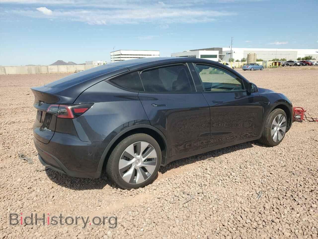 2024 TESLA MODEL Y - VIN: 7SAYGDEE1RA230171 - Фото 3