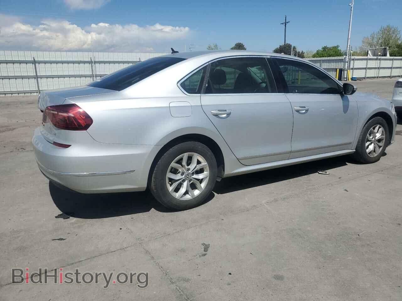 2017 VOLKSWAGEN PASSAT - VIN: 1VWAT7A36HC062071 - Фото 3