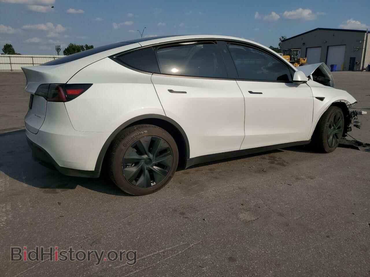 2024 TESLA MODEL Y - VIN: 7SAYGAEEXRF109995 - Photo 3