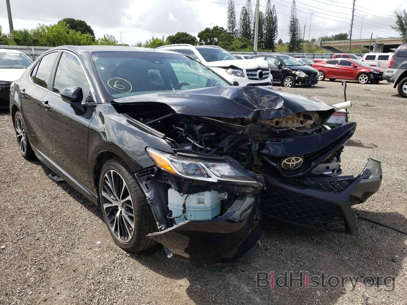 Photo 4T1B11HKXJU062576 - TOYOTA CAMRY 2018