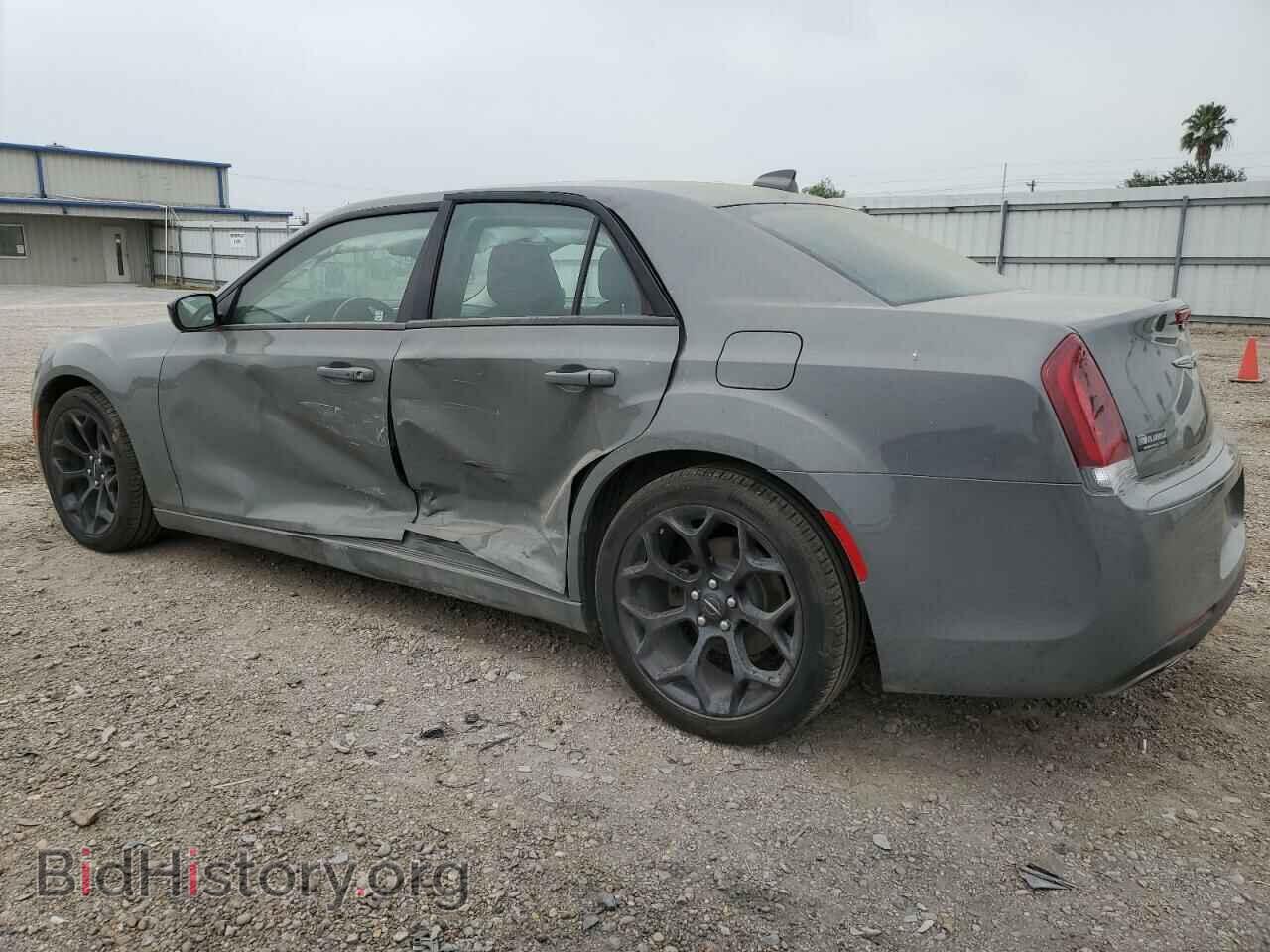 2019 CHRYSLER 300 - VIN: 2C3CCAAG4KH614235 - Фото 2