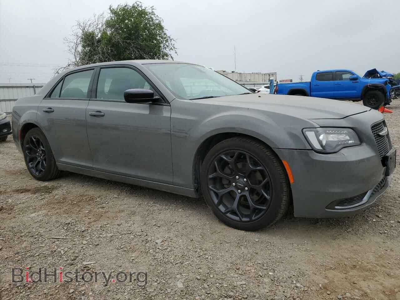 2019 CHRYSLER 300 - VIN: 2C3CCAAG4KH614235 - Фото 4