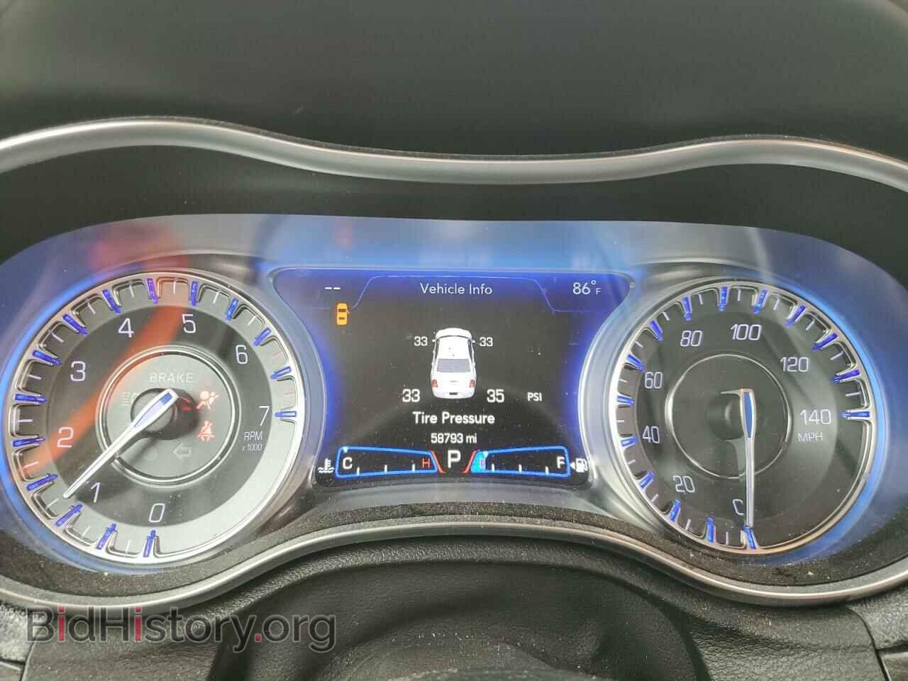 2019 CHRYSLER 300 - VIN: 2C3CCAAG4KH614235 - Фото 9