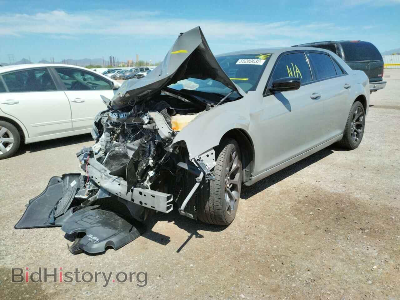 2019 CHRYSLER 300 - VIN: 2C3CCAAG5KH663122 - Фото 2