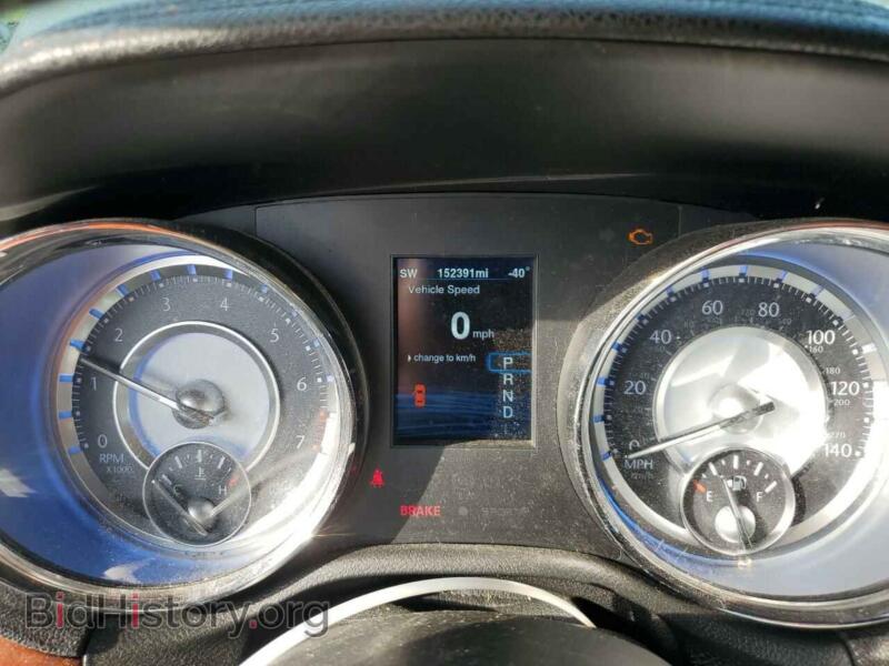 2014 Chrysler 300 (VIN 2C3CCAAGXEH143082) — photo 9 of 12
