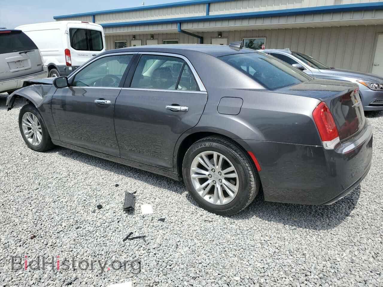 2019 CHRYSLER 300 - VIN: 2C3CCAAG1KH517154 - Фото 2