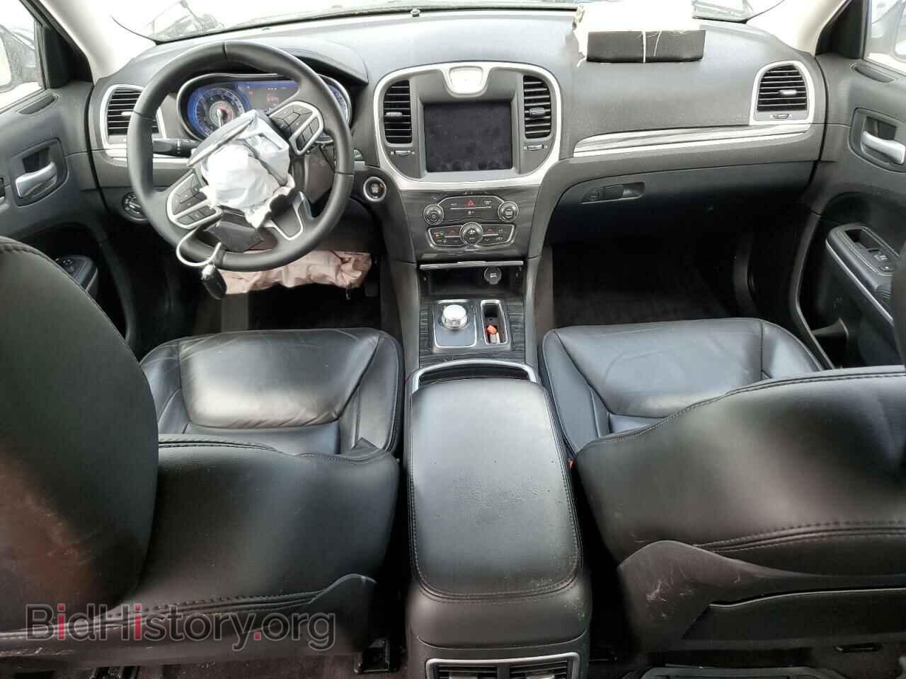 2019 CHRYSLER 300 - VIN: 2C3CCAAG1KH517154 - Фото 8