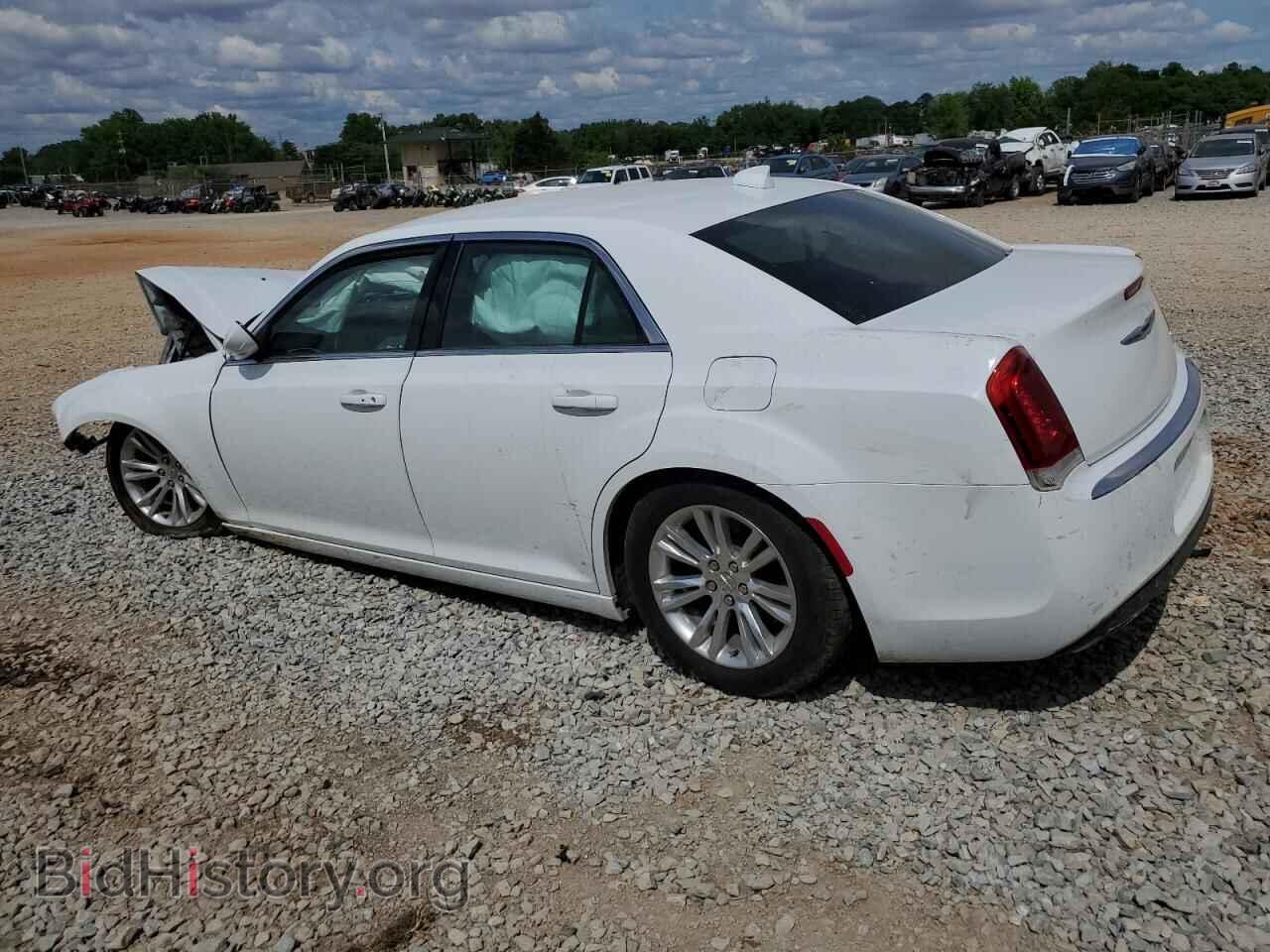 2019 CHRYSLER 300 - VIN: 2C3CCAAG3KH501201 - Фото 2