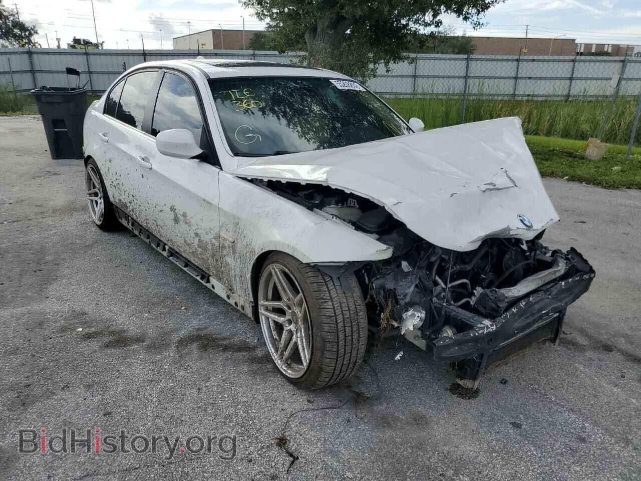Фотография WBAPH7G57ANM53728 - BMW 3 SERIES 2010