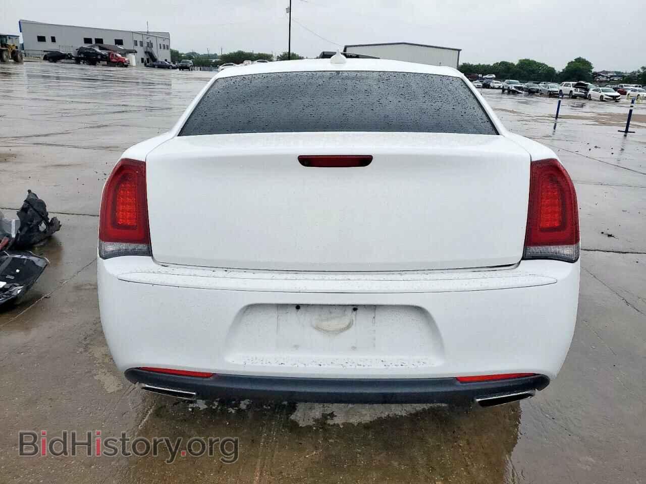 2019 CHRYSLER 300 - VIN: 2C3CCABG3KH628657 - Фото 6