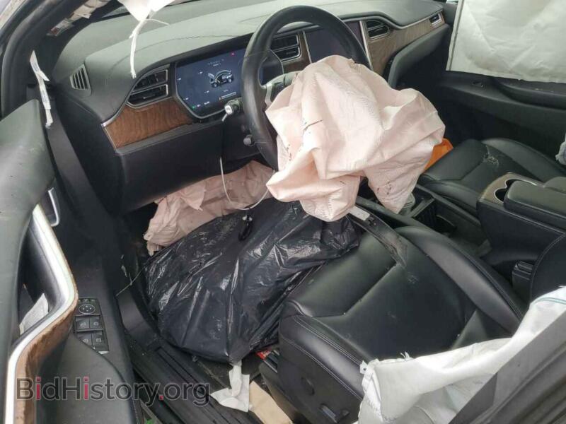 2017 Tesla MODEL X (VIN 5YJXCAE29HF059132) — фото 8 из 12
