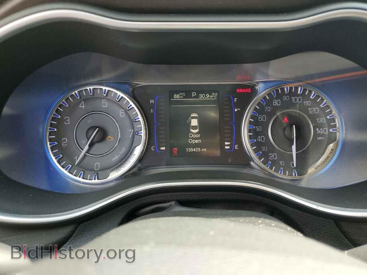 2016 CHRYSLER 200 - VIN: 1C3CCCABXGN102736 - Фото 9