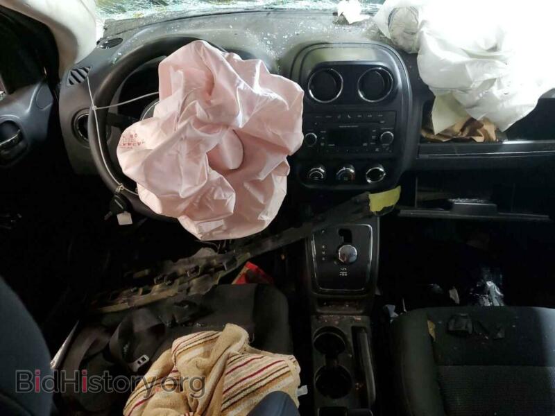 2012 Jeep COMPASS (VIN 1C4NJDBB7CD559891) — photo 8 of 13