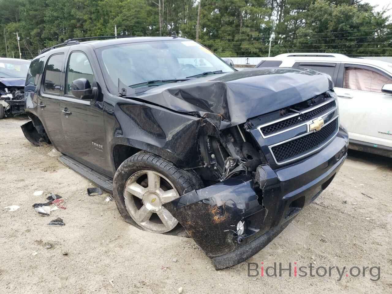 Photo 1GNSKBE04BR148147 - CHEVROLET TAHOE 2011