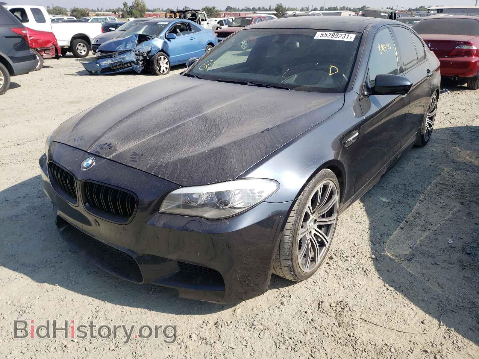 2013 BMW M5 - VIN: WBSFV9C56DD095579 - Фото 2