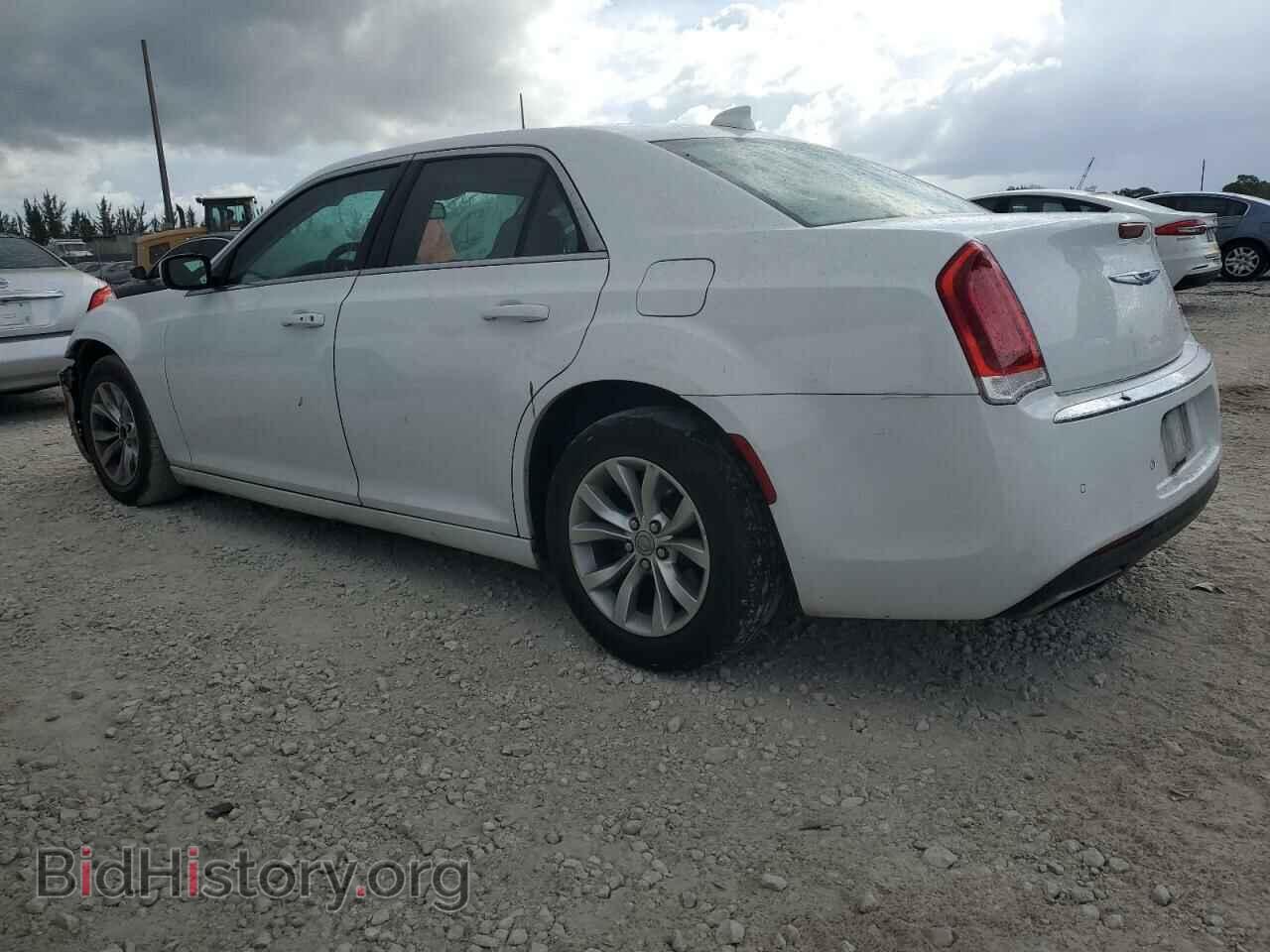 2015 CHRYSLER 300 - VIN: 2C3CCAAGXFH786758 - Фото 2