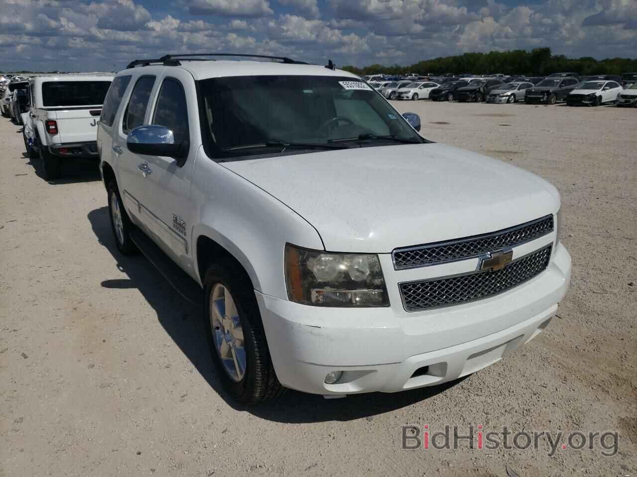 Photo 1GNSCAE03BR399071 - CHEVROLET TAHOE 2011