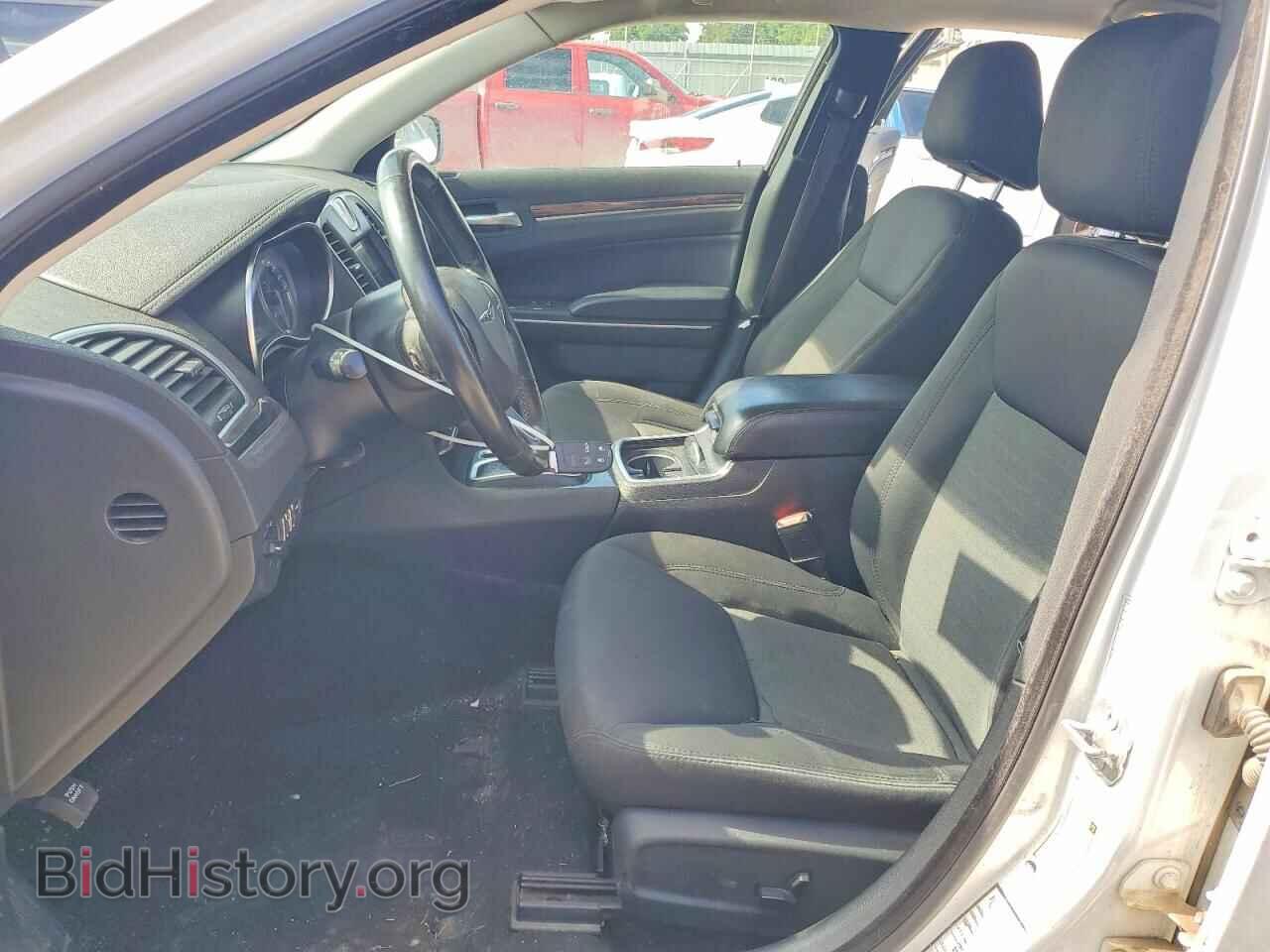 2019 CHRYSLER 300 - VIN: 2C3CCAAG7KH568738 - Фото 7