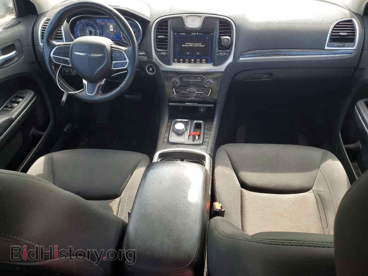 2019 CHRYSLER 300 - VIN: 2C3CCAAG7KH568738 - Фото 8