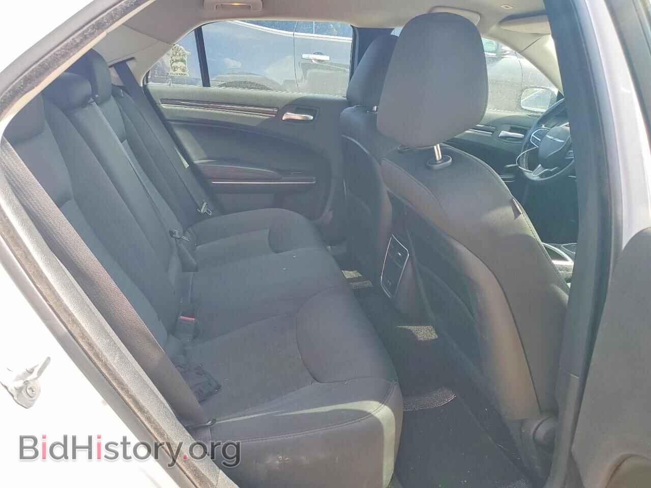 2019 CHRYSLER 300 - VIN: 2C3CCAAG7KH568738 - Фото 10