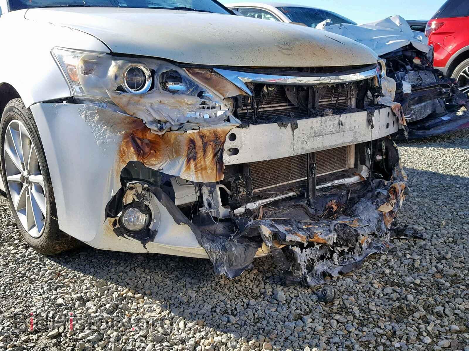 2011 LEXUS CT 200 - VIN: JTHKD5BH6B2005206 - Фото 9