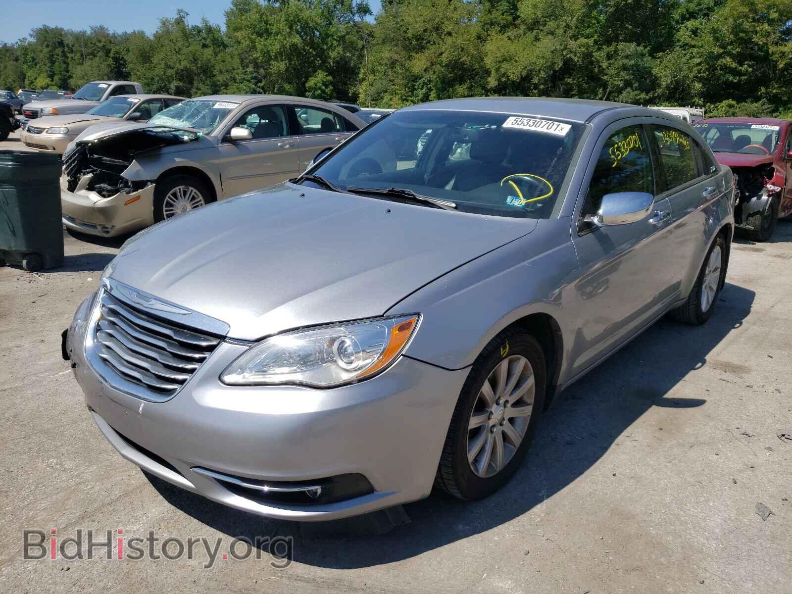 2013 CHRYSLER 200 - VIN: 1C3CCBCG1DN602329 - Фото 2