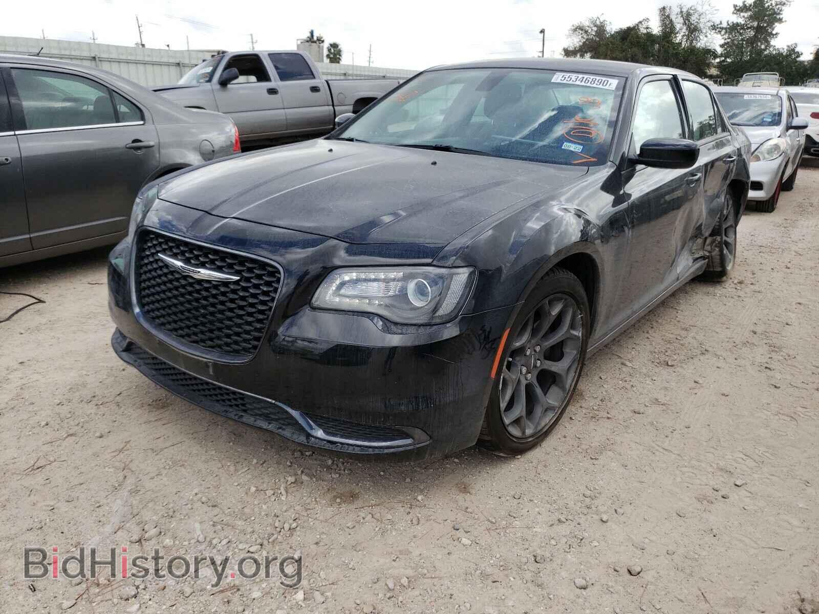 2019 CHRYSLER 300 - VIN: 2C3CCAAG5KH711069 - Фото 2