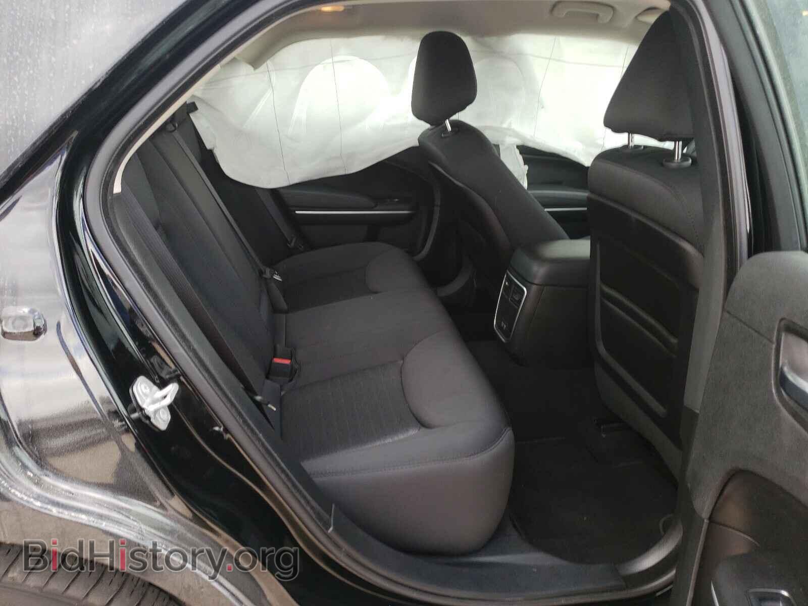 2019 CHRYSLER 300 - VIN: 2C3CCAAG5KH711069 - Фото 6