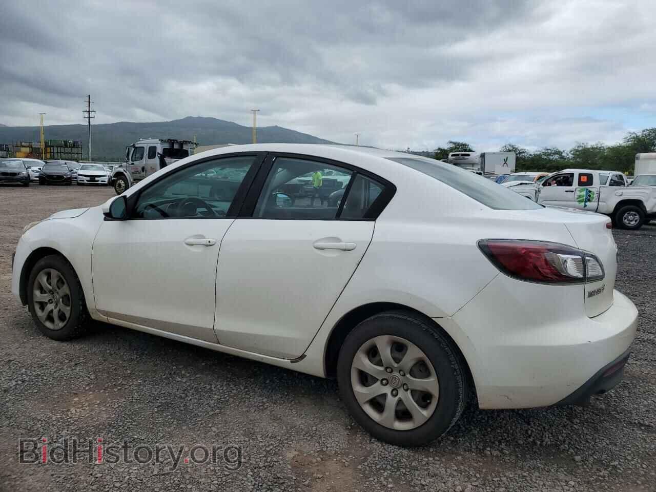 2011 MAZDA 3 - VIN: JM1BL1UF0B1384444 - Фото 2