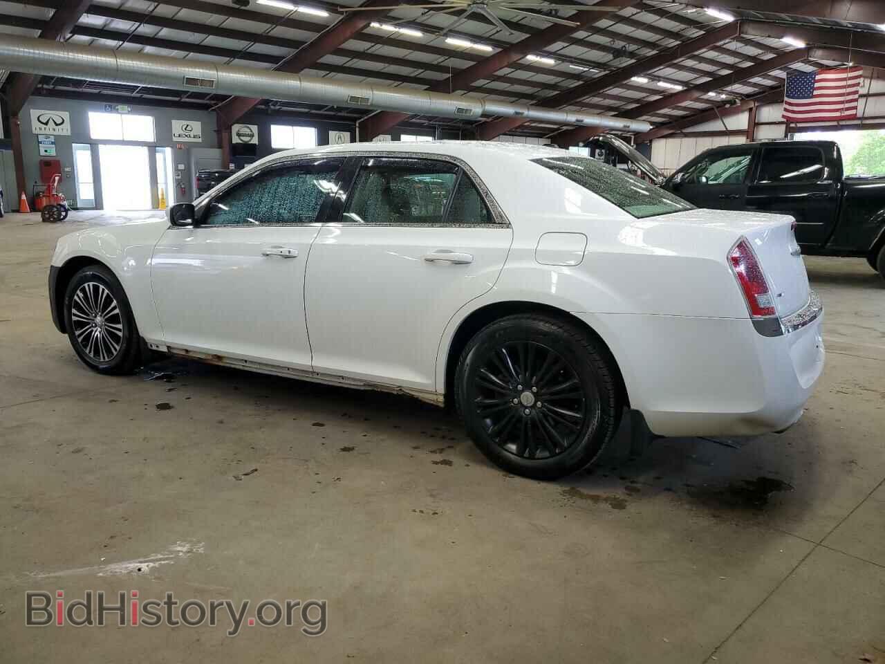 2013 CHRYSLER 300 - VIN: 2C3CCARG6DH733248 - Фото 2