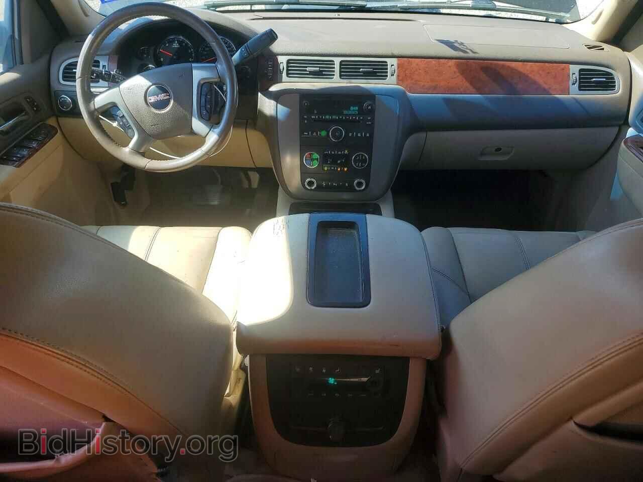 2011 GMC YUKON - VIN: 1GKS2CE05BR369520 - Photo 8