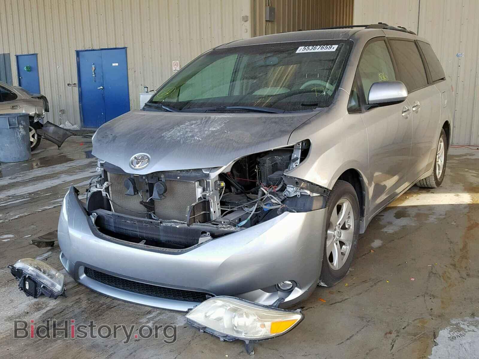 2011 TOYOTA SIENNA LE - VIN: 5TDKK3DC2BS045532 - Фото 2