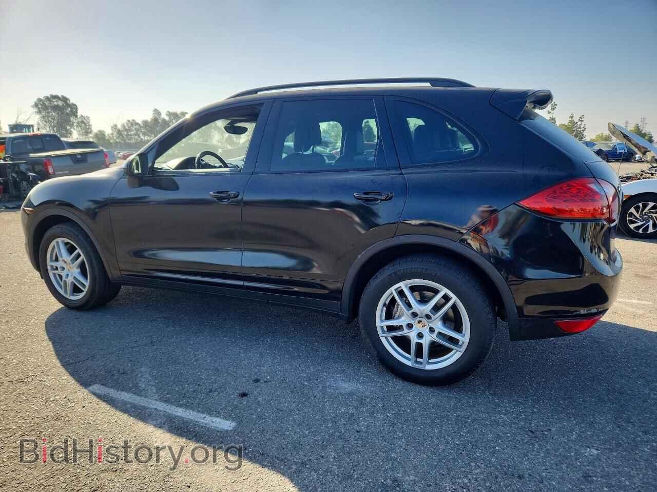 2011 PORSCHE CAYENNE - VIN: WP1AB2A28BLA55063 - Photo 2