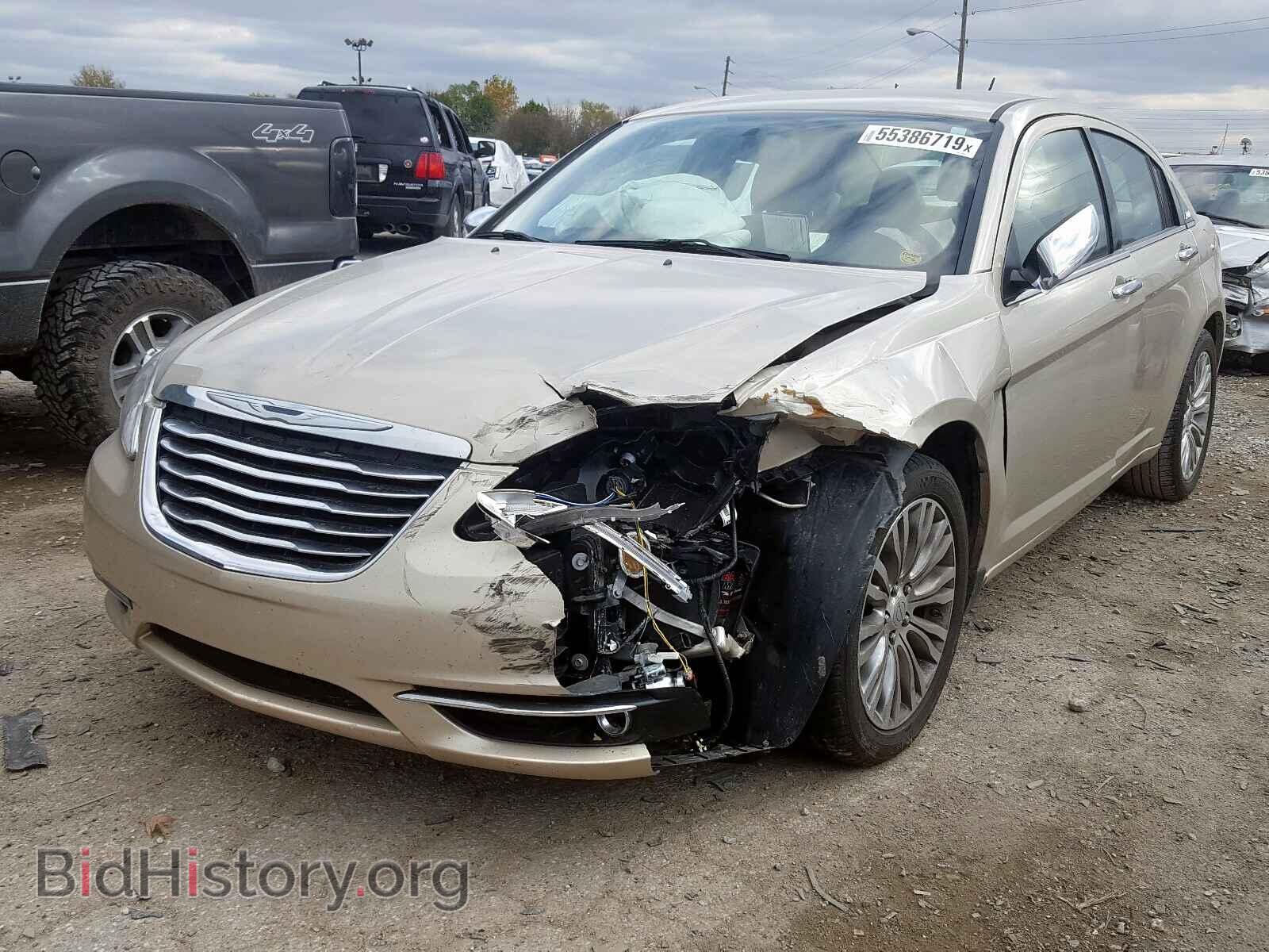 2013 CHRYSLER 200 - VIN: 1C3CCBCG5DN598429 - Фото 2