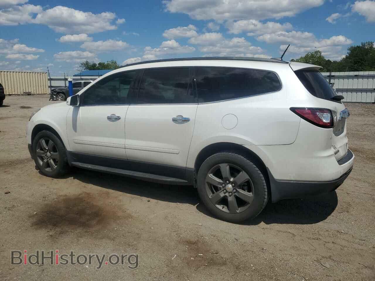 2017 CHEVROLET TRAVERSE - VIN: 1GNKRHKD1HJ302925 - Фото 2