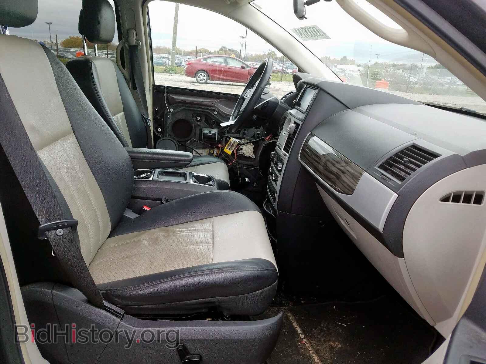 2010 CHRYSLER TOWN & COU - VIN: 2A4RR5D13AR298588 - Фото 5