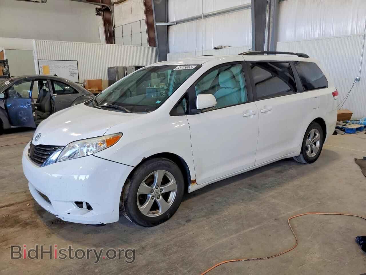 Фотография 5TDKK3DC8DS338791 - TOYOTA SIENNA 2013