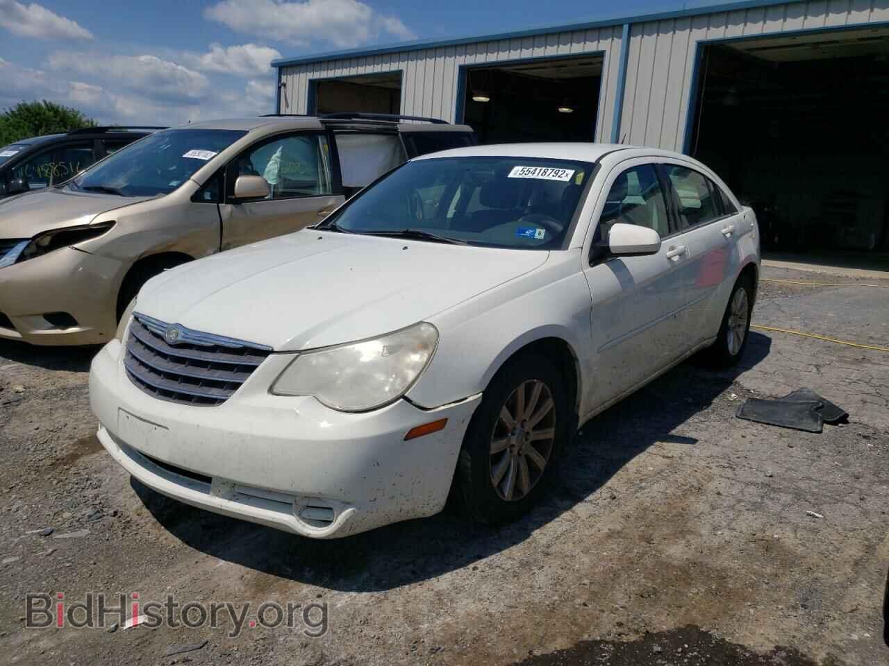 2010 CHRYSLER SEBRING - VIN: 1C3CC5FB3AN147979 - Фото 2