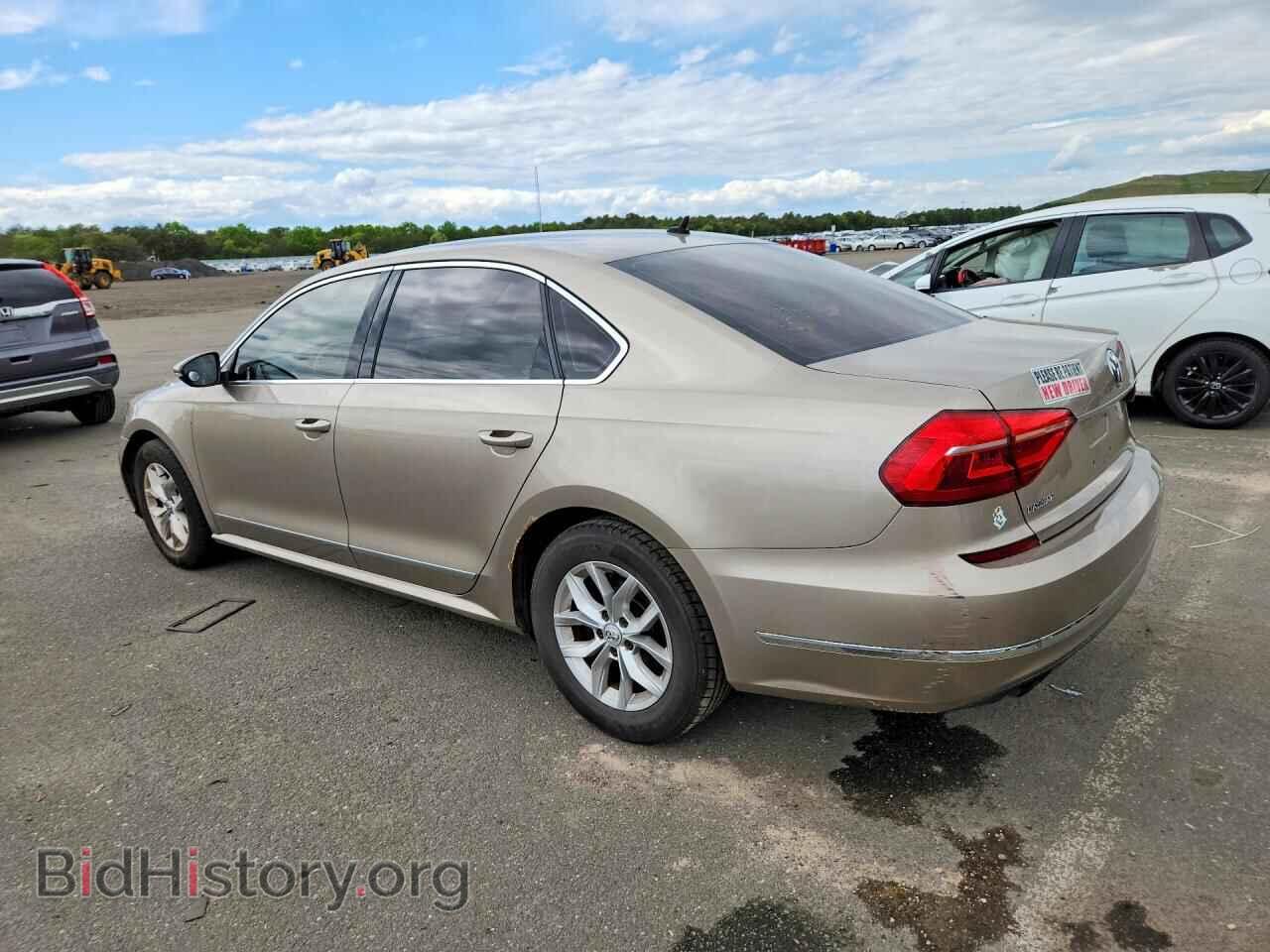 2016 VOLKSWAGEN PASSAT - VIN: 1VWAT7A30GC011874 - Фото 2