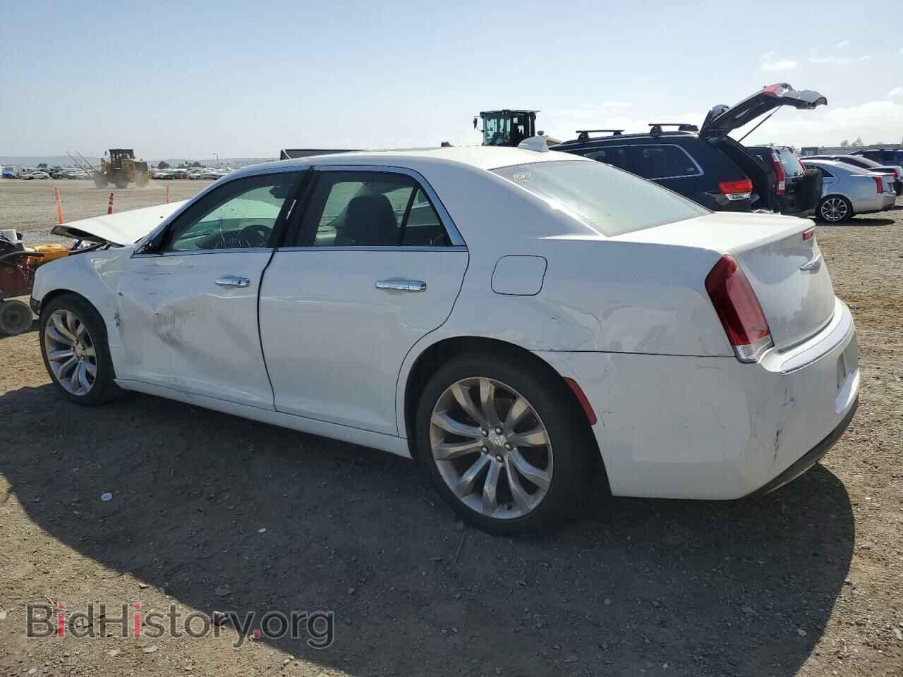2019 CHRYSLER 300 - VIN: 2C3CCAEG5KH562978 - Фото 2
