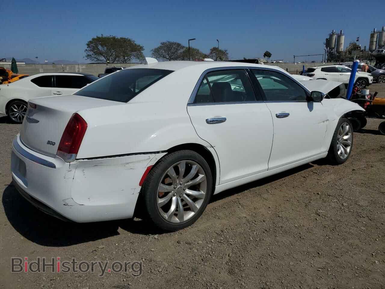 2019 CHRYSLER 300 - VIN: 2C3CCAEG5KH562978 - Фото 3
