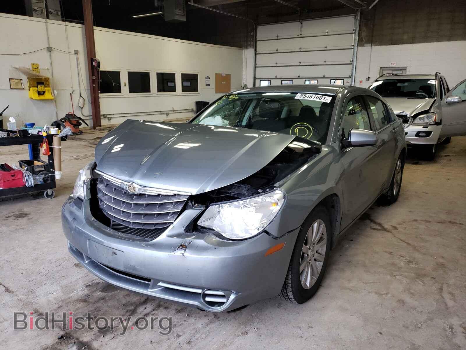 2010 CHRYSLER SEBRING - VIN: 1C3CC5FB8AN111267 - Фото 2
