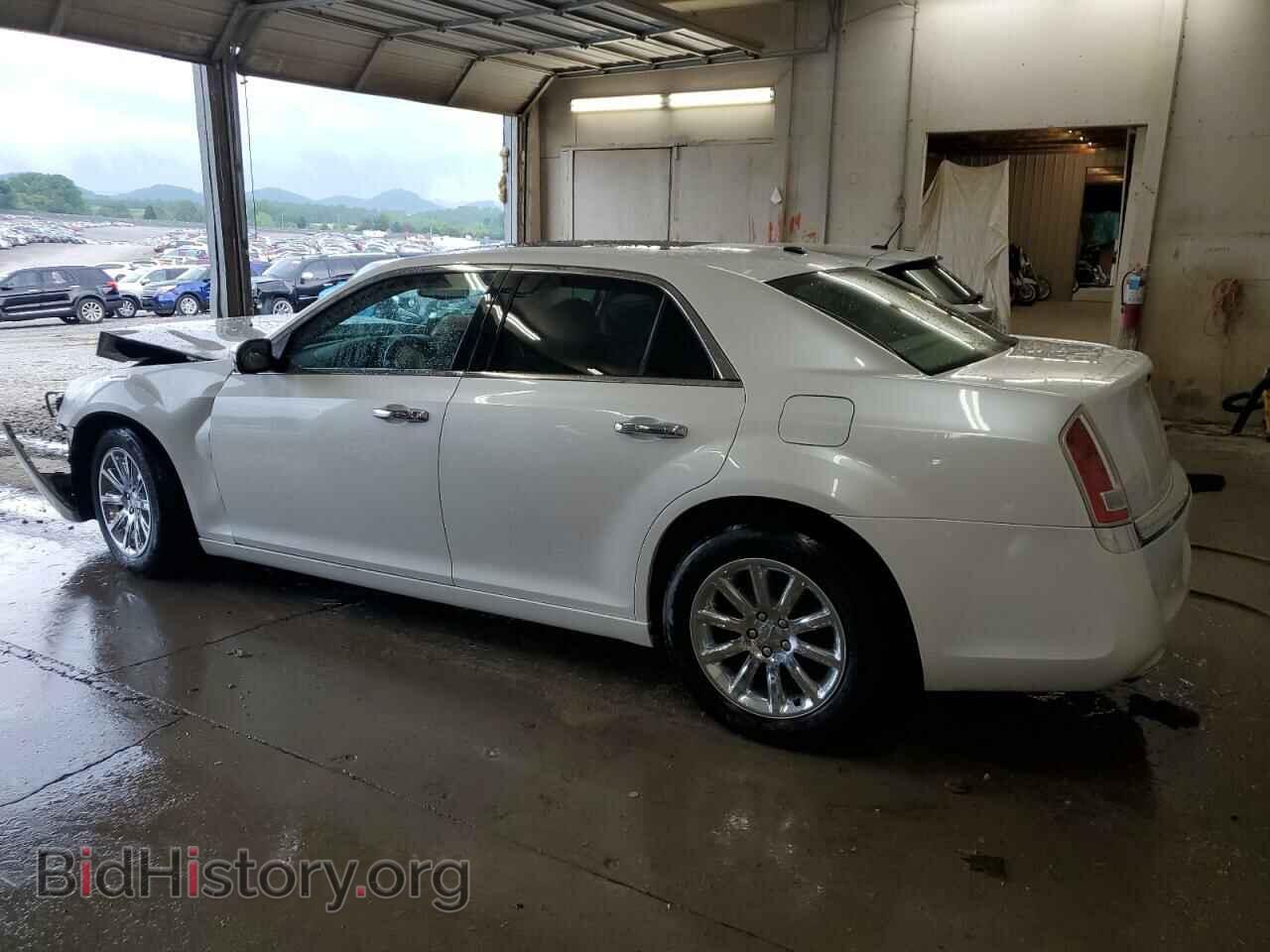 2013 CHRYSLER 300 - VIN: 2C3CCAET3DH504240 - Фото 2